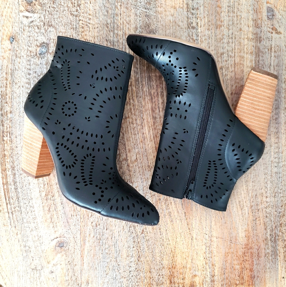 *HP* 🆕 Carlos Santana Taryn Bootie